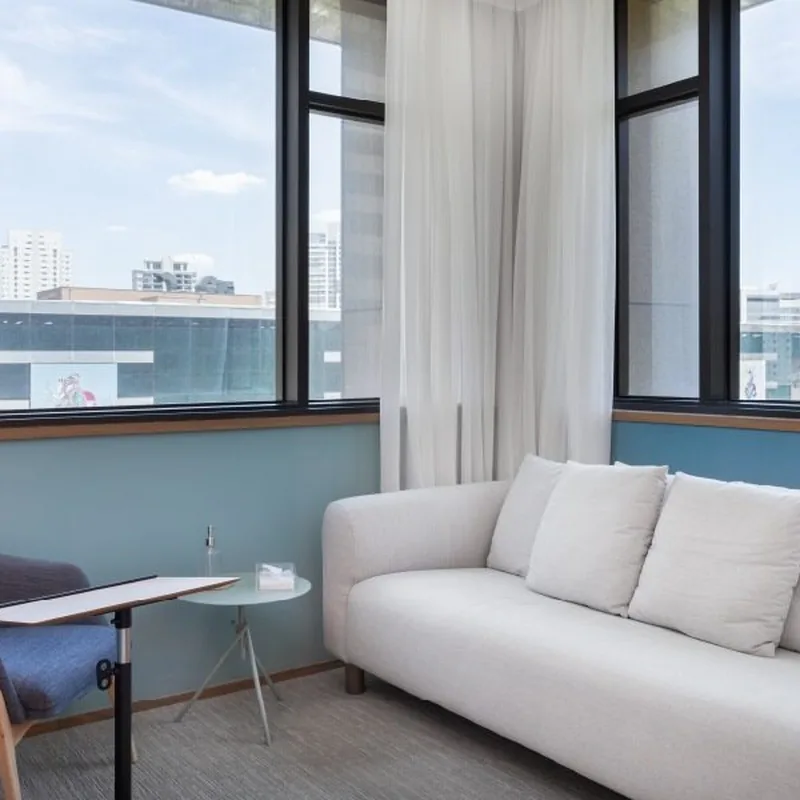 clinica-psicologo-consultorio-sofa-branco-vista
