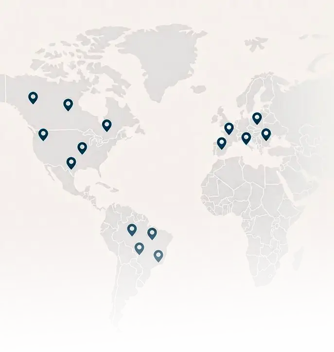 Mapa mundial com marcações de localizações de pacientes atendidos em psicoterapia online para brasileiros no exterior